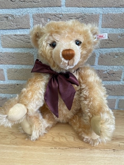 1999 Steiff EAN 670374 Year 2000 Bear *